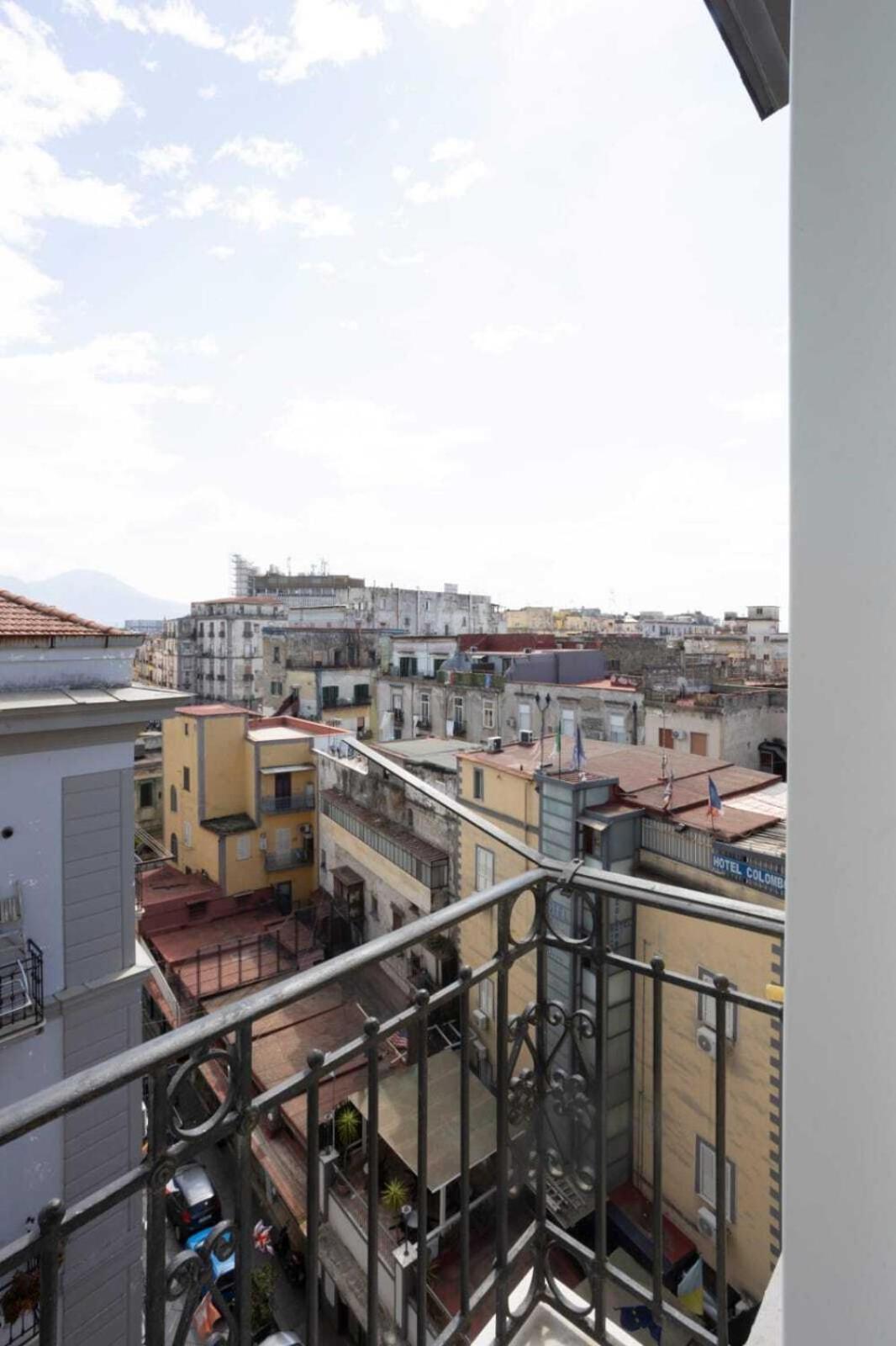 Giuly Suites & Rooms Naples Luaran gambar