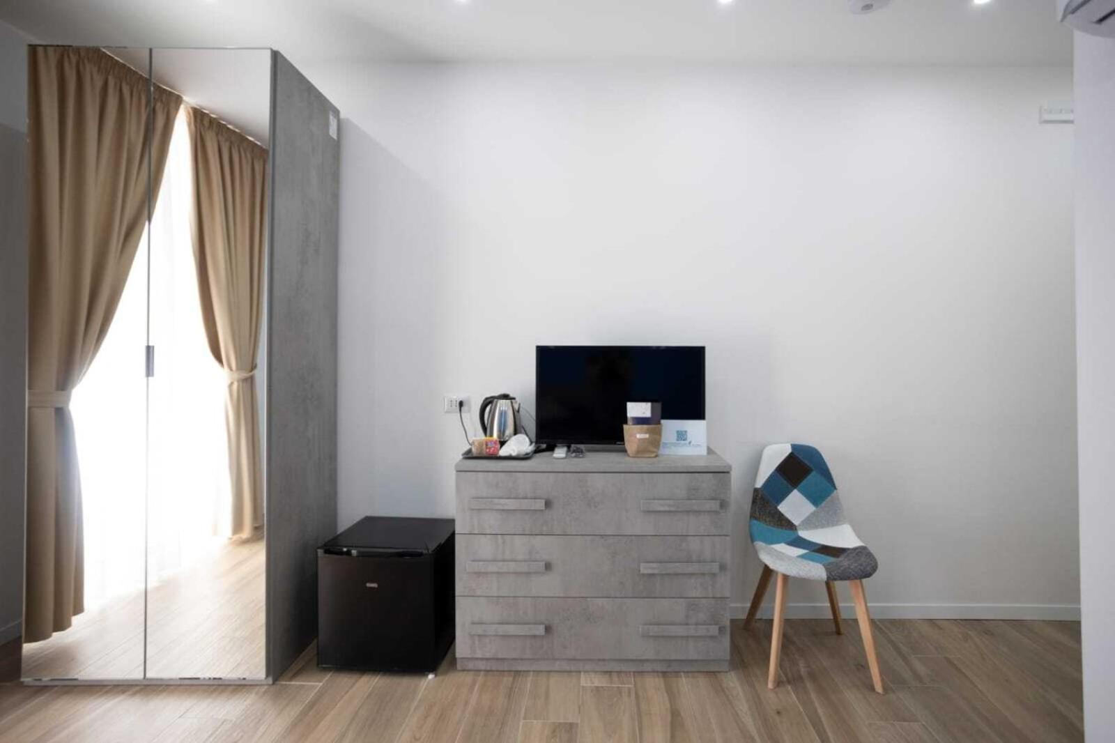 Giuly Suites & Rooms Naples Luaran gambar