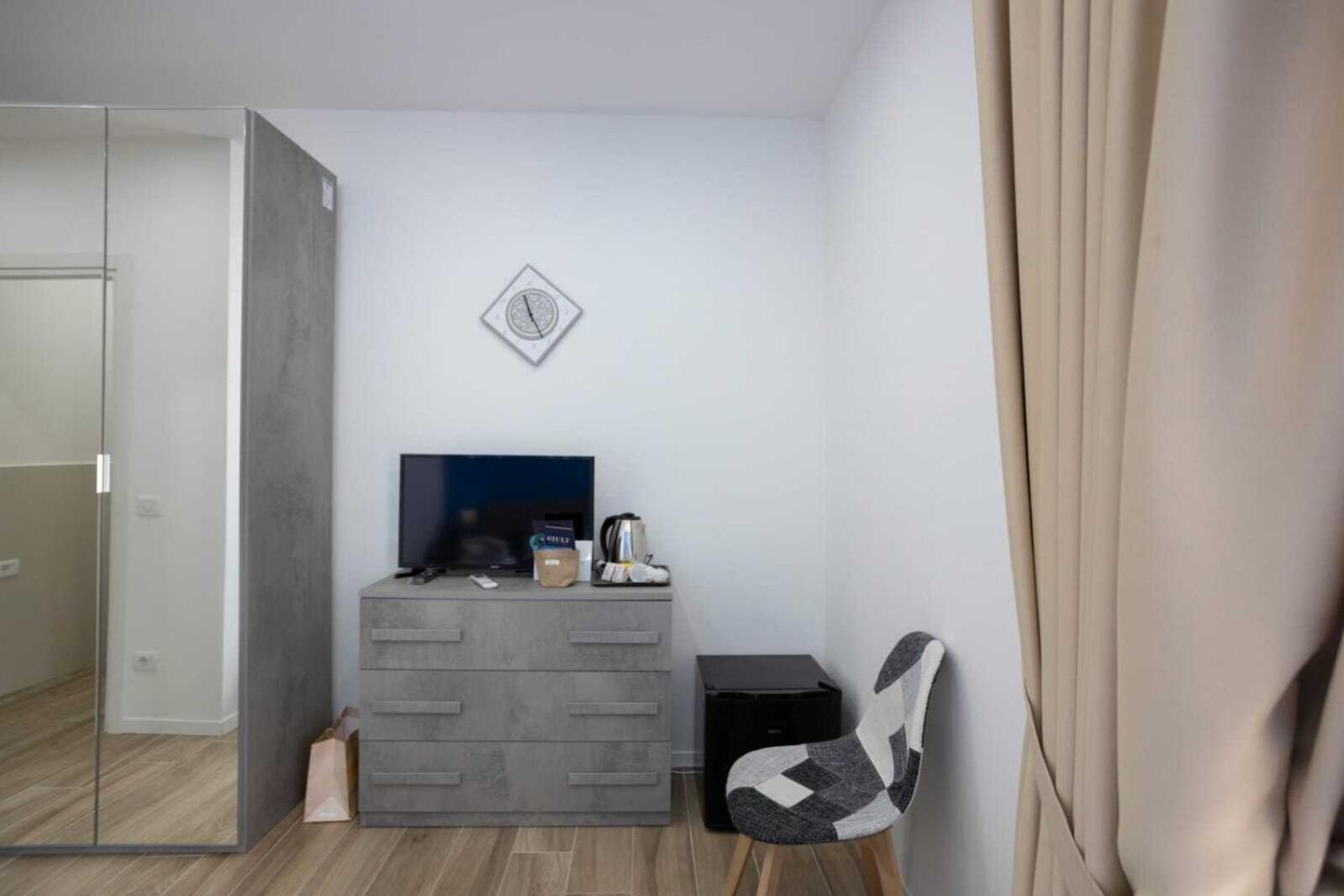 Giuly Suites & Rooms Naples Luaran gambar