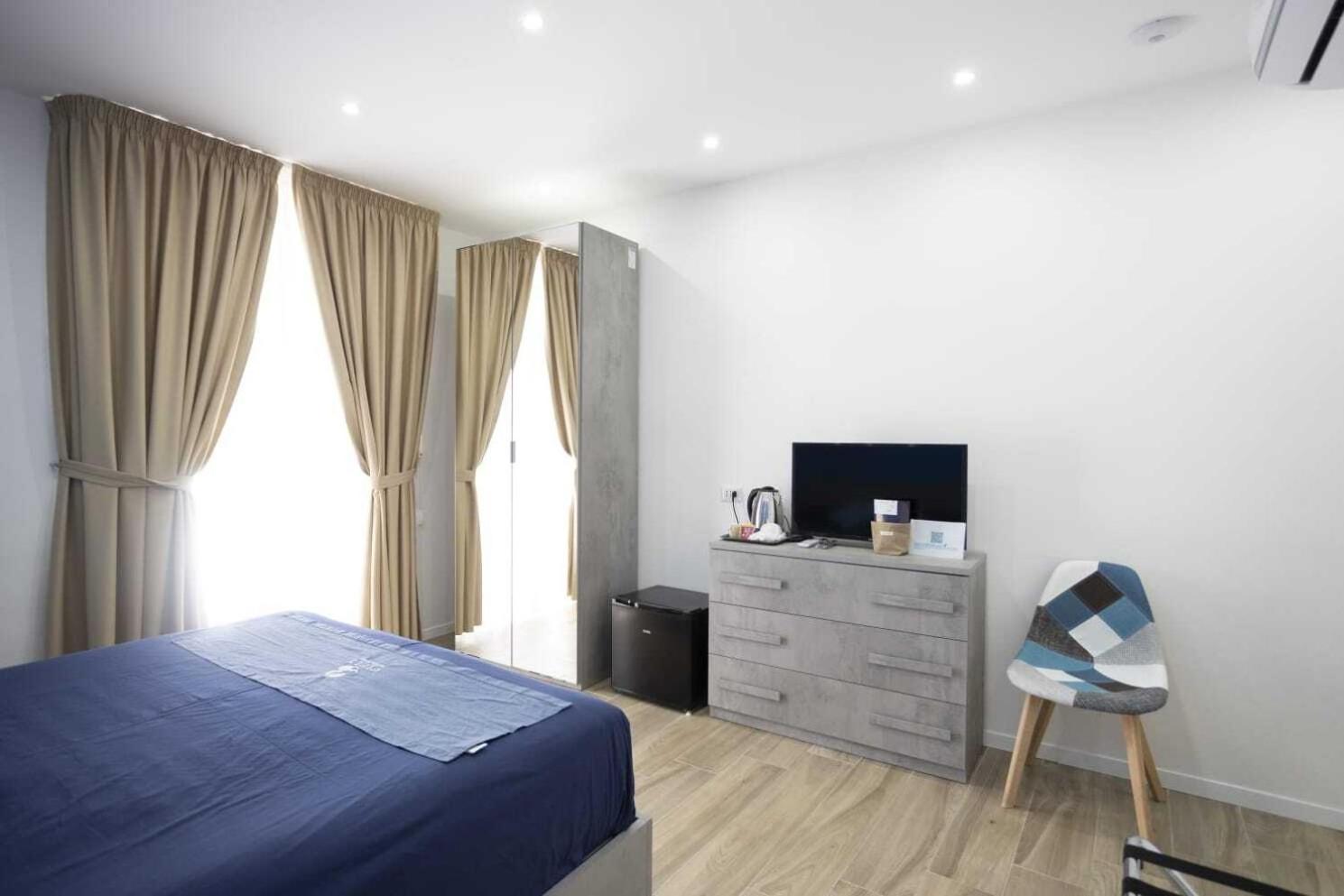 Giuly Suites & Rooms Naples Luaran gambar