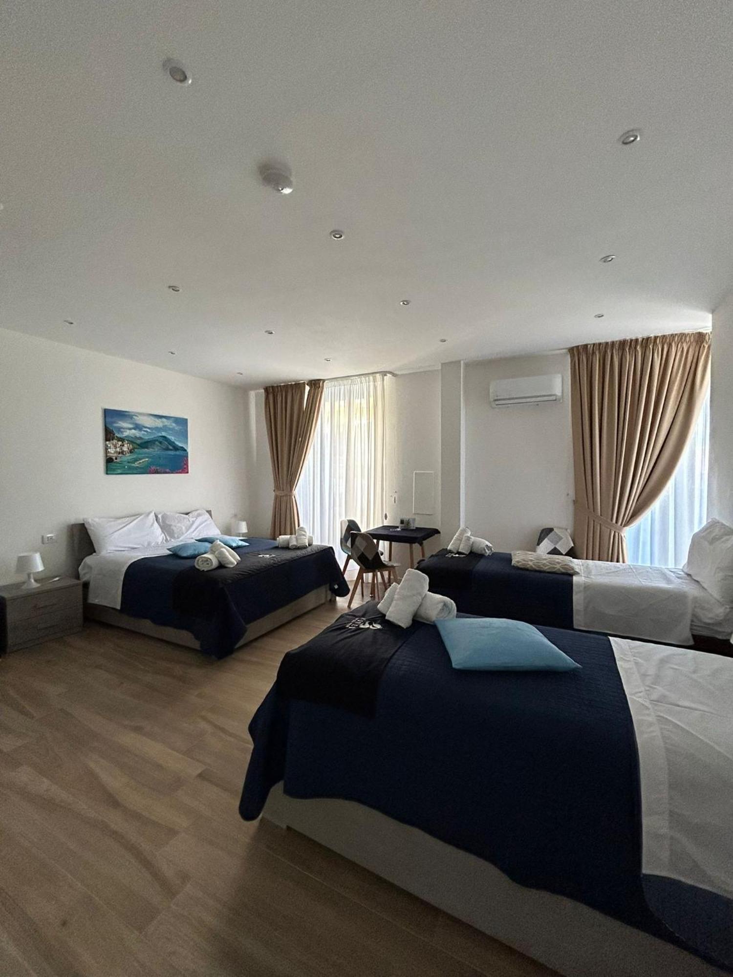 Giuly Suites & Rooms Naples Luaran gambar