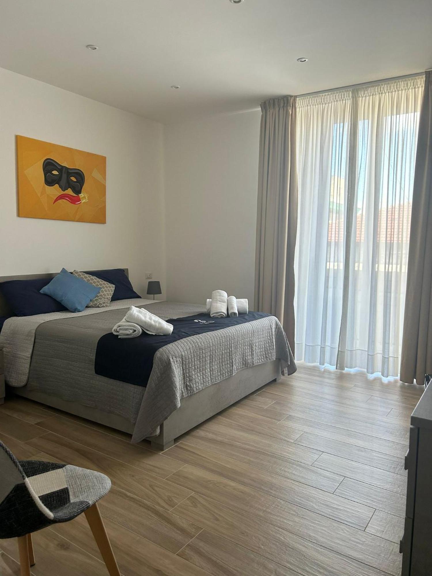 Giuly Suites & Rooms Naples Luaran gambar