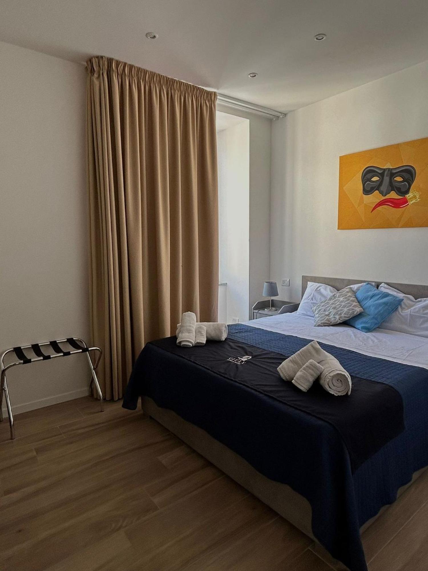 Giuly Suites & Rooms Naples Luaran gambar
