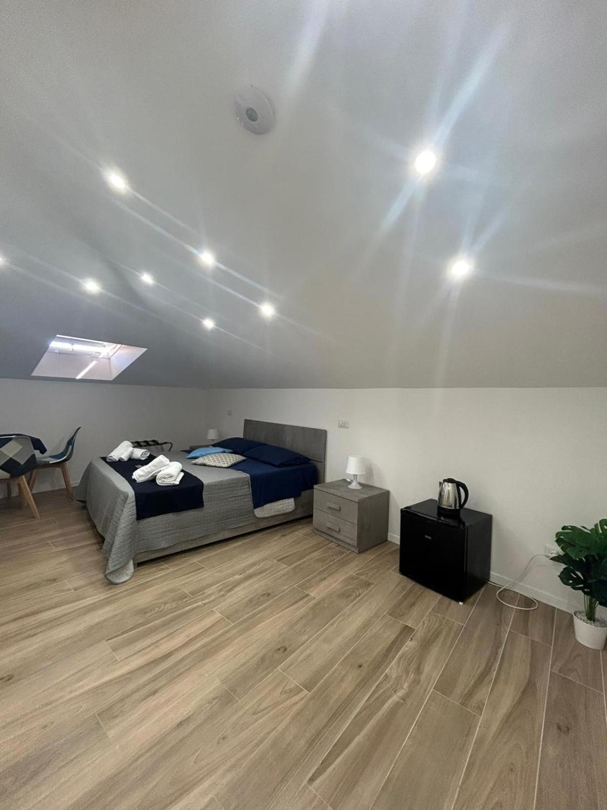 Giuly Suites & Rooms Naples Luaran gambar