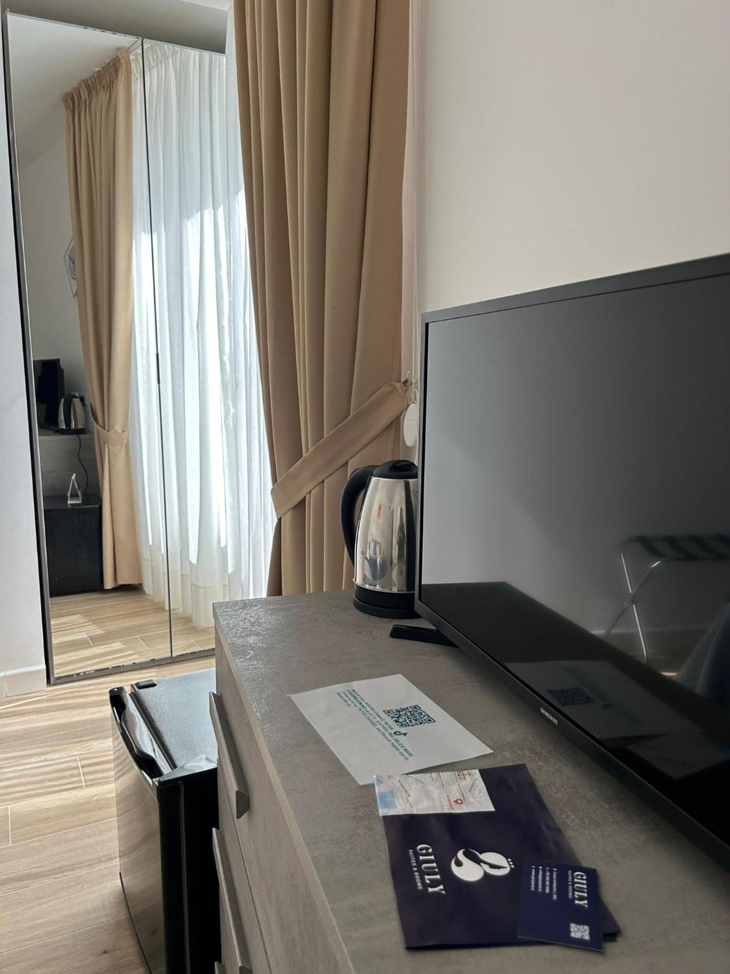 Giuly Suites & Rooms Naples Luaran gambar
