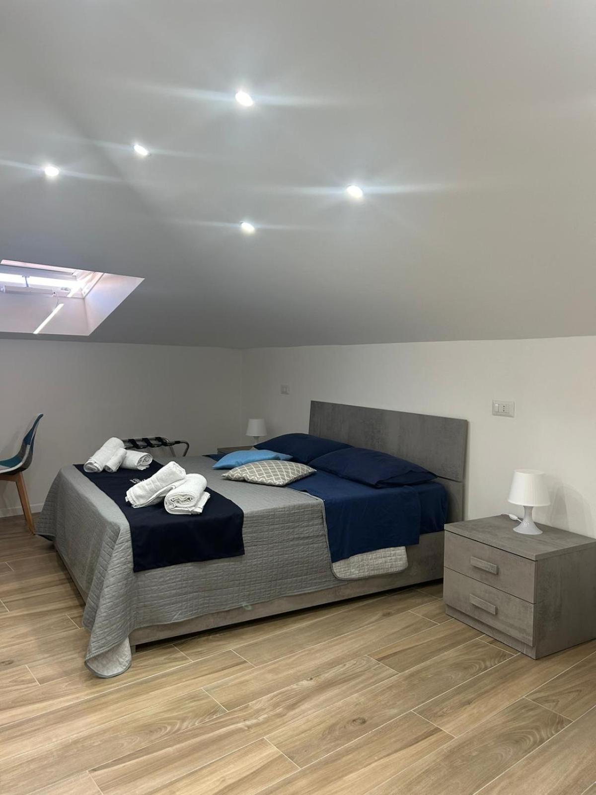 Giuly Suites & Rooms Naples Luaran gambar
