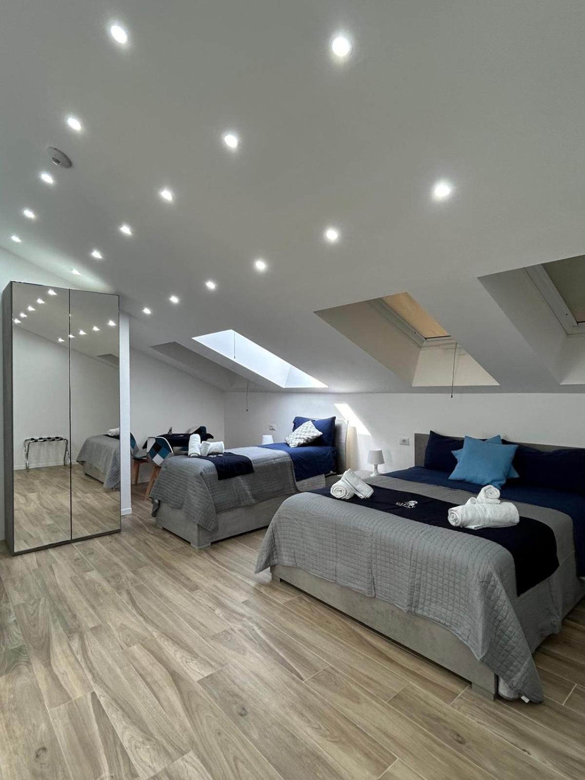 Giuly Suites & Rooms Naples Luaran gambar