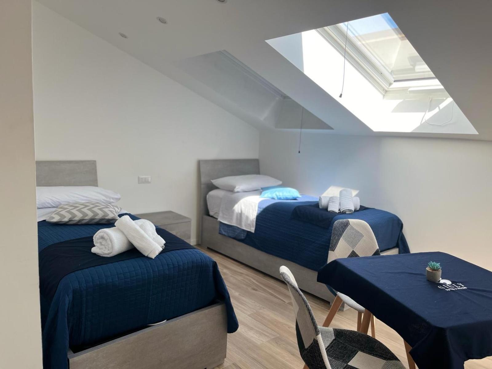 Giuly Suites & Rooms Naples Luaran gambar