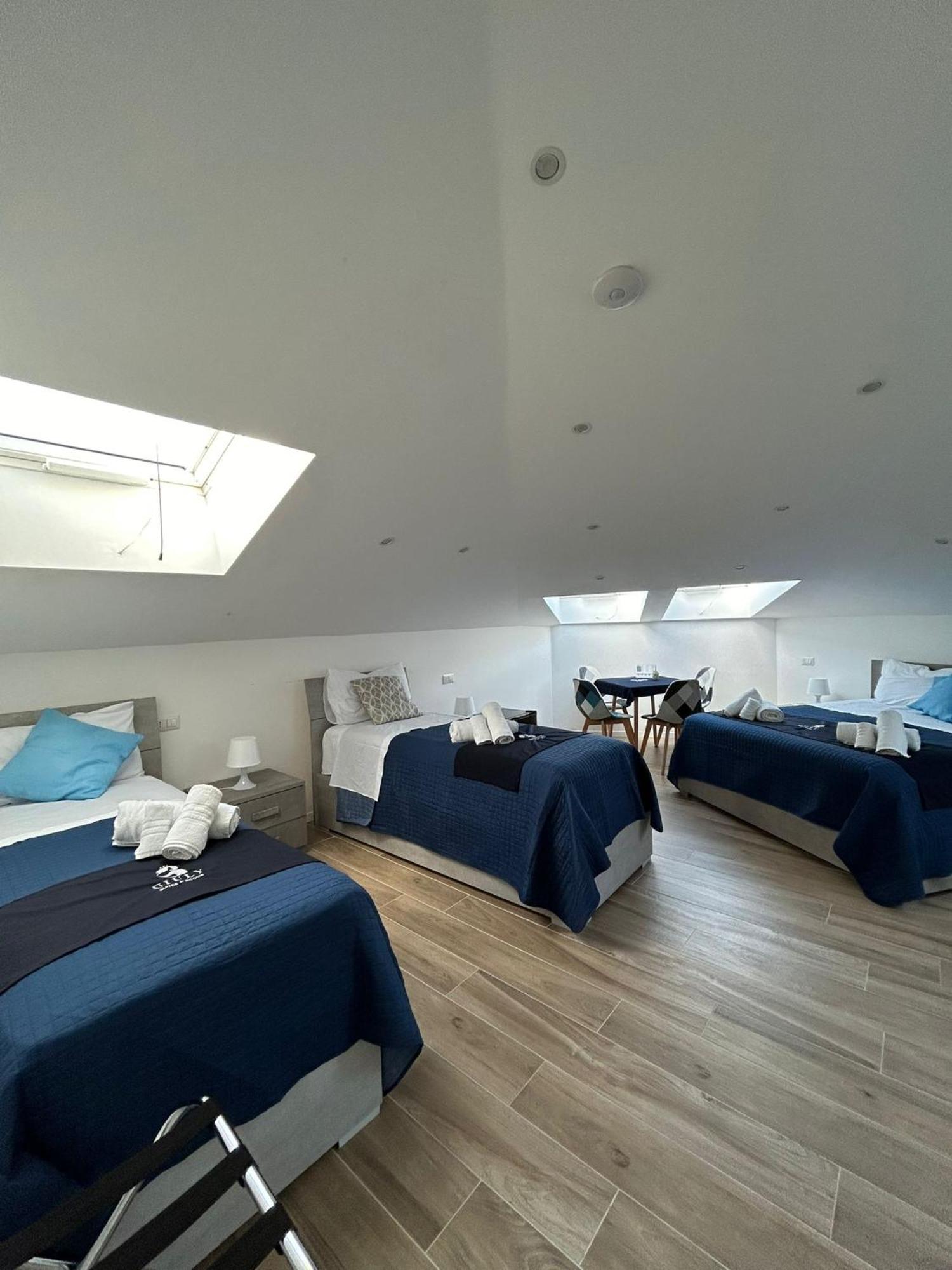 Giuly Suites & Rooms Naples Luaran gambar