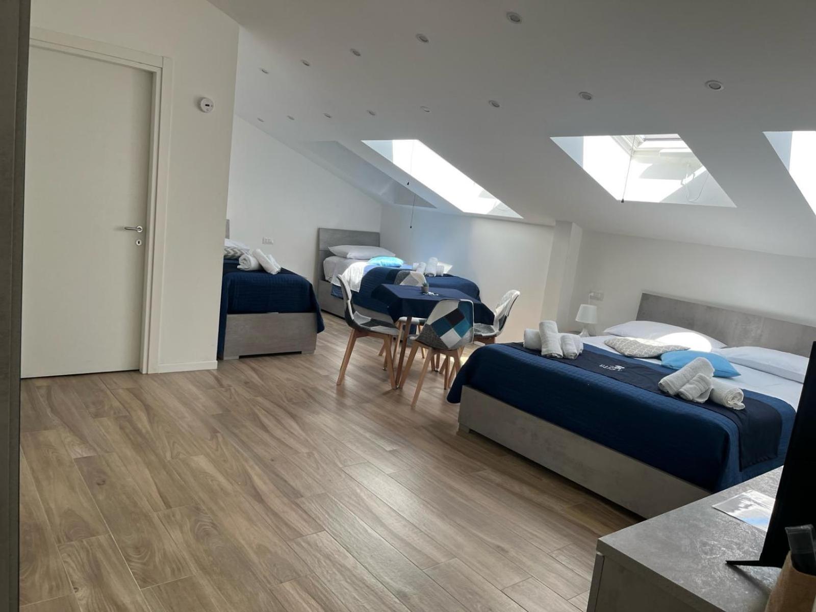 Giuly Suites & Rooms Naples Luaran gambar