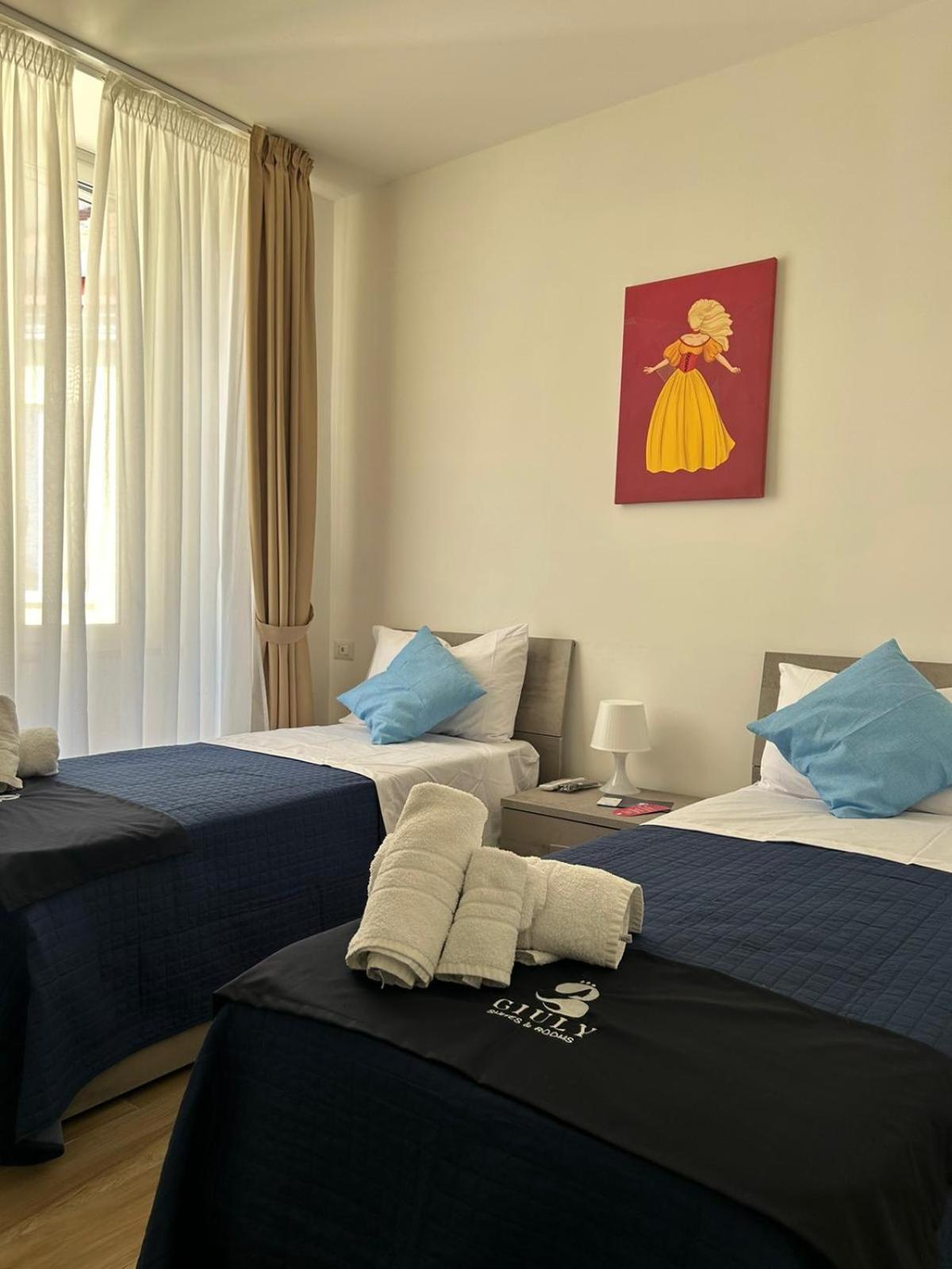 Giuly Suites & Rooms Naples Luaran gambar